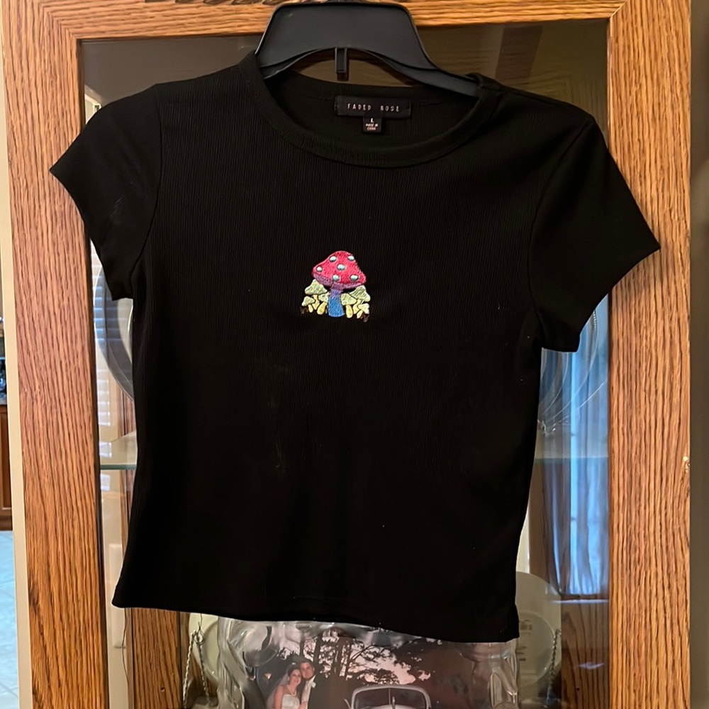 Crop T-shirt.